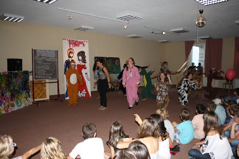 Village Camps International Summer Camp Leysin, Switzerland 2026-08-15 https://www.villagecamps.com/journals_admin/images/701-21-prom night (20).jpg